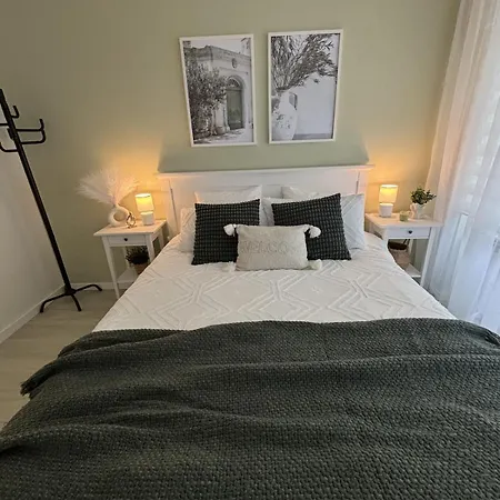 Near Old Town 아파트